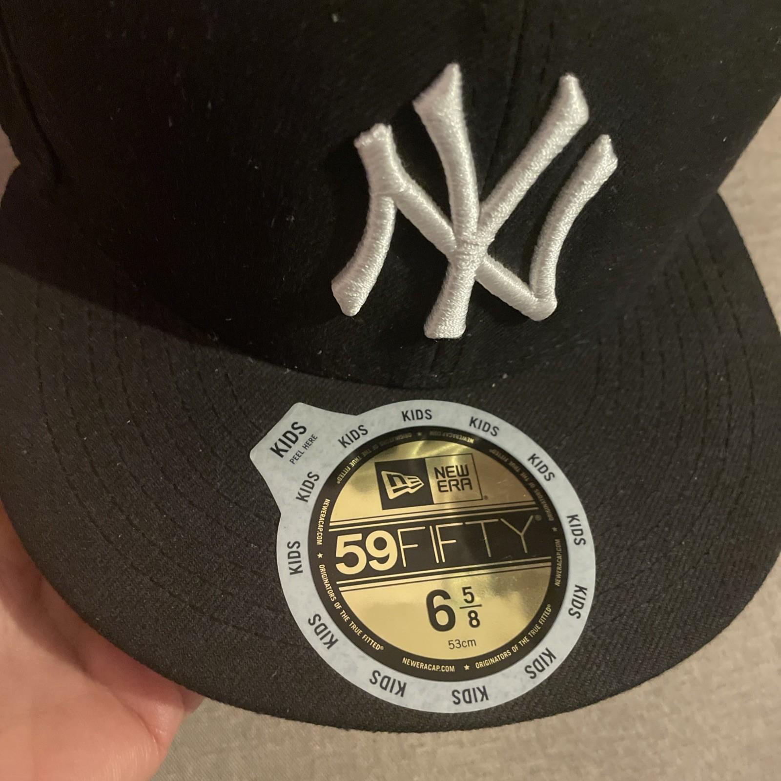 New York Yankees FRSH X Bad Bunny X MLB Navy 59FIFTY Fitted Hat Size 7 1/8 view 2